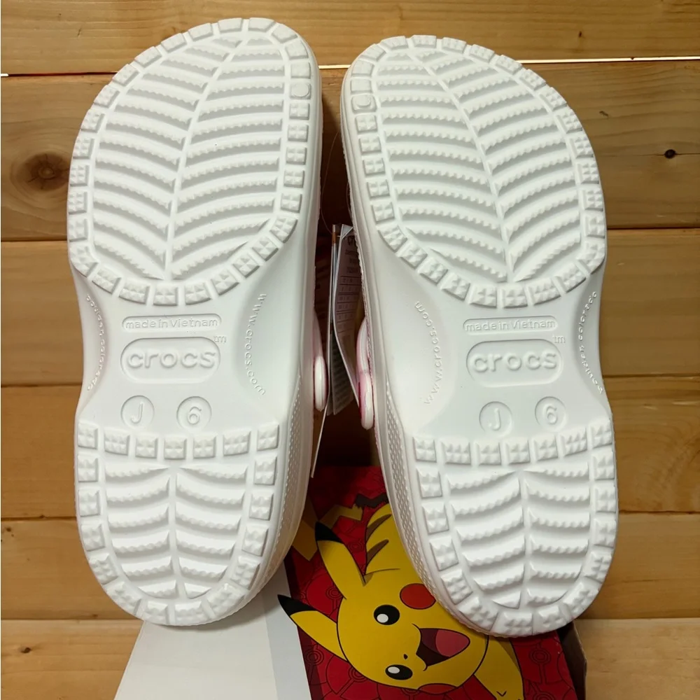 New Crocs Pokemon Jigglypuff Classic Clog Star Light up LE /  Kids 6 / W 8 - Picture 5 of 9